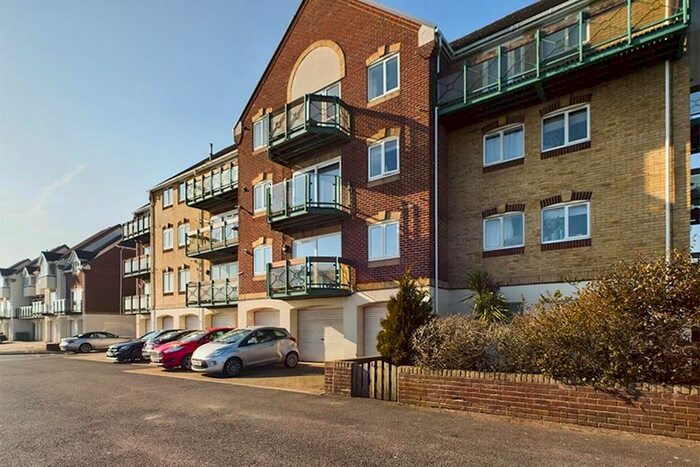 2 Bedroom Flat To Rent In Pacific Close, Ocean Village, Southampton, Hampshire, SO14