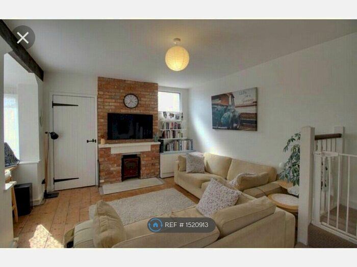 2 Bedroom Detached House To Rent In Church Street, Aldershot, GU11