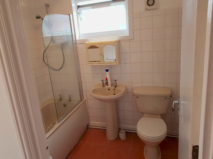 1 Bedroom Ground Maisonette To Rent In Cross Road, Leicester, LE2