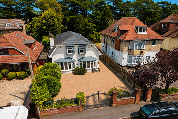 4 Bedroom Chalet For Sale In Hayes Avenue, Bournemouth, BH7
