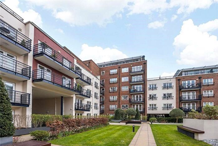 2 Bedroom Flat To Rent In Earlsfield House, Kingston, Kingston Upon Thames, KT2