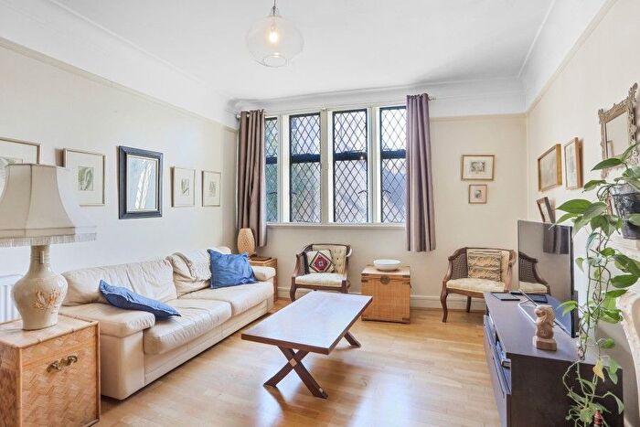 2 Bedroom Flat To Rent In Church Close, Kensington Church Street, London, W8