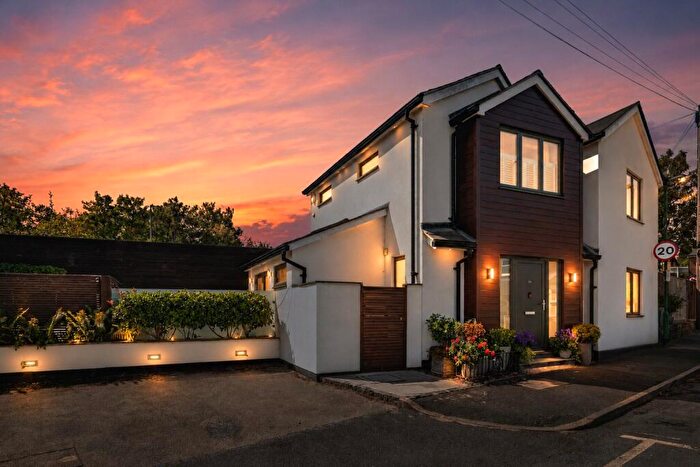 3 Bedroom Detached House For Sale In Queens Road, Sunninghill, Ascot, Berkshire, SL5