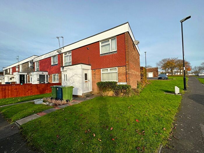 2 Bedroom Flat To Rent In Fell Close, Washington, NE37