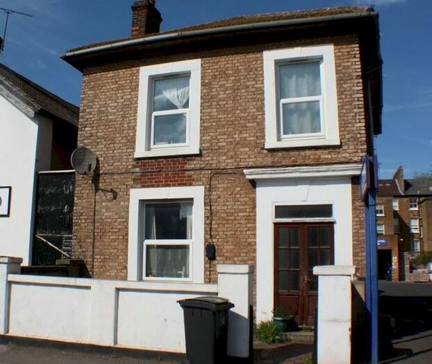 5 Bedroom Detached House To Rent In Brighton Road, Surbiton, KT6