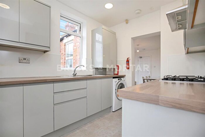 6 Bedroom Maisonette To Rent In Helmsley Road, Sandyford, Newcastle Upon Tyne, NE2