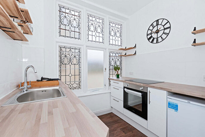 2 Bedroom Flat To Rent In Adelaide Mansions, Hove, BN3