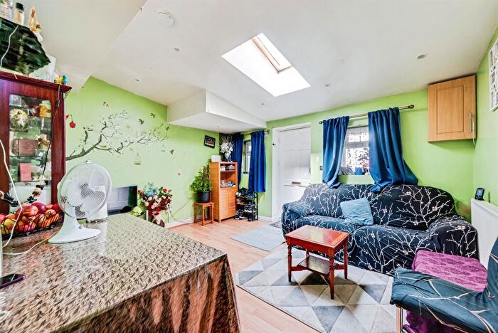 2 Bedroom Apartment For Sale In Salisbury Street, Swindon, SN1