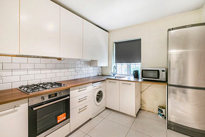 2 Bedroom Flat For Sale In Leigham Court Road, London, SW16
