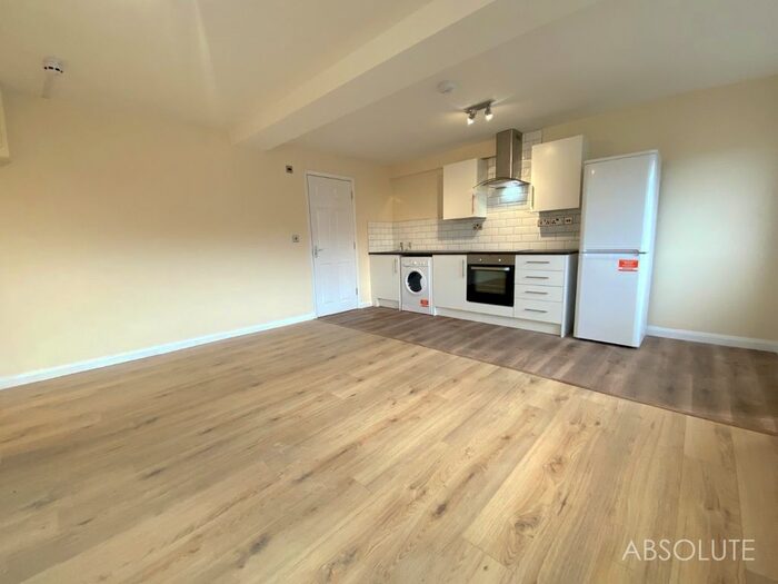 2 Bedroom Flat To Rent In Bradley Lane, Newton Abbot, Devon, TQ12