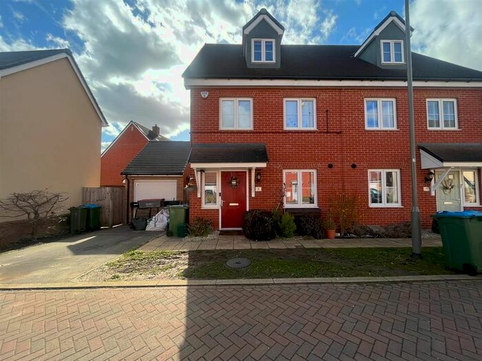 3 Bedroom Property To Rent In Ritson Lane, Aylesbury, HP18
