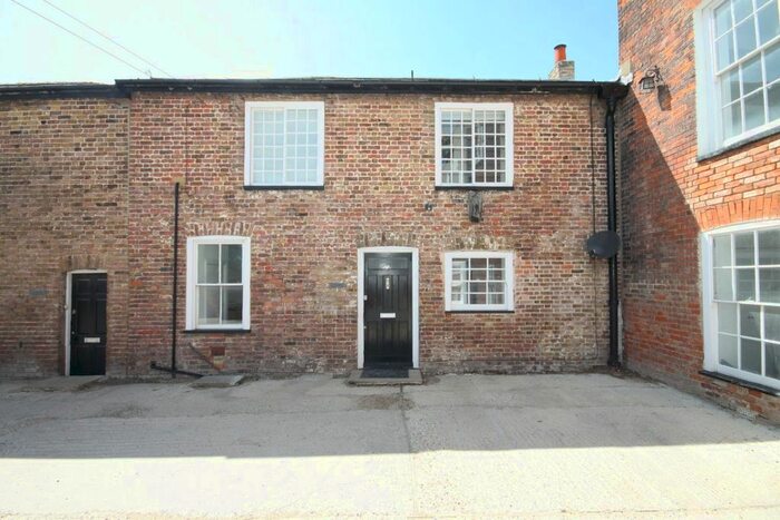 2 Bedroom Flat To Rent In Marine Parade, Sheerness, ME12