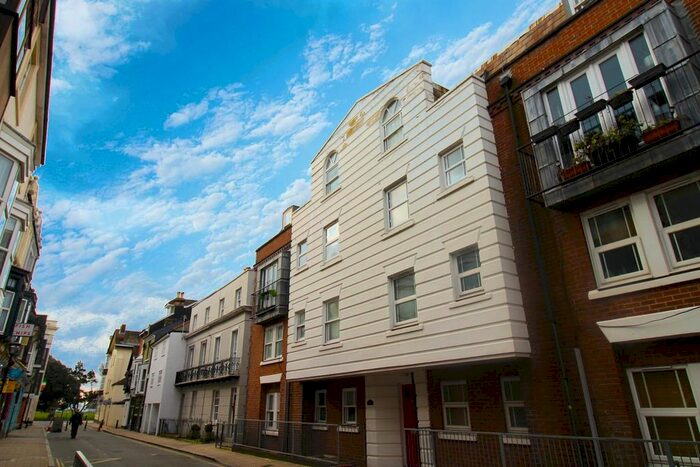 2 Bedroom Flat To Rent In Castle Road, Southsea, PO5