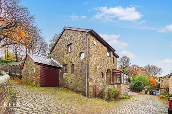3 Bedroom Detached House For Sale In Todmorden Road, Bacup, OL13
