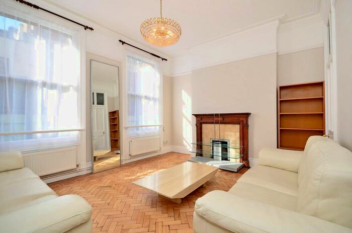 3 Bedroom Flat To Rent In Great Russell Street, Bloomsbury, London, WC1B