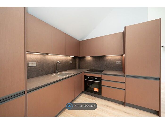 2 Bedroom Maisonette To Rent In London, London, N4