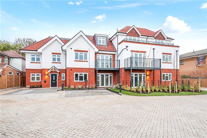 2 Bedroom Flat For Sale In Ruxley Lane, Ewell, KT19