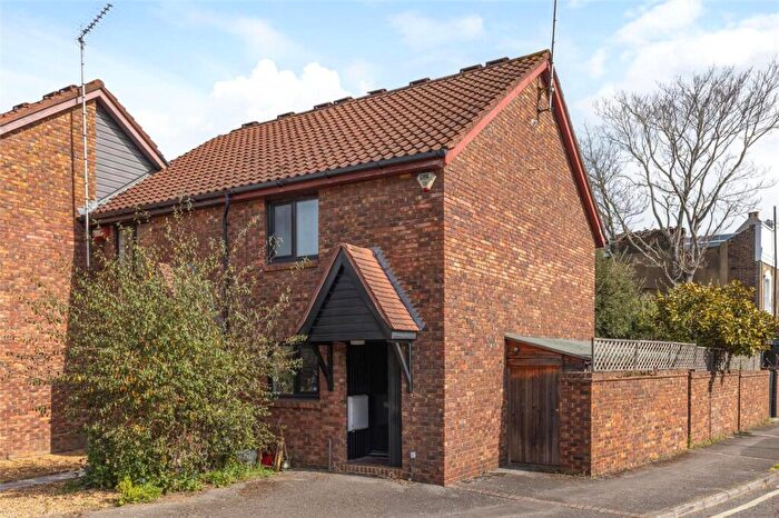 2 Bedroom End Of Terrace House For Sale In Kerfield Place, London, SE5