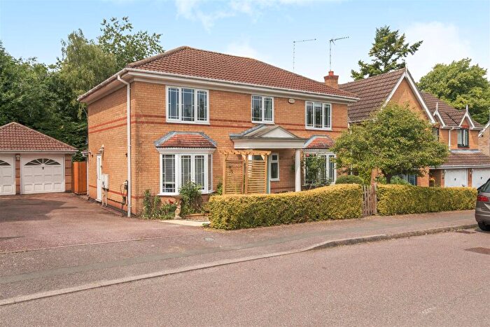 4 Bedroom Detached House For Sale In Old Oak Drive, Silverstone, NN12