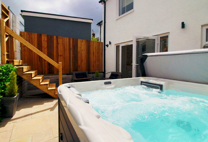 4 Bedroom Serviced Apartments To Rent In High Street, Treorchy, Mid Glamorgan, CF42
