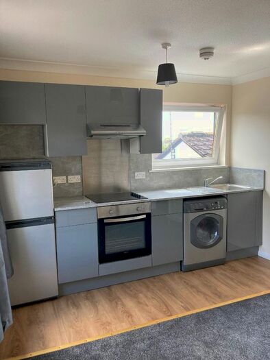2 Bedroom Flat To Rent In Pound Lane, Topsham, Exeter, EX3