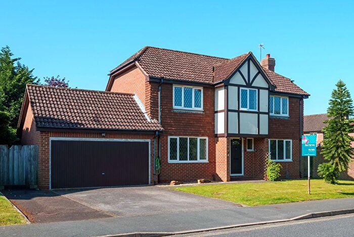 4 Bedroom Detached House For Sale In Gateford Drive, Horsham, RH12