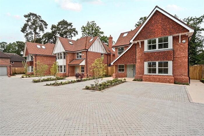5 Bedroom Detached House To Rent In Woking, Surrey, GU22