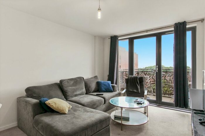 2 Bedroom Flat To Rent In Hastings Road, Canary Wharf, E16