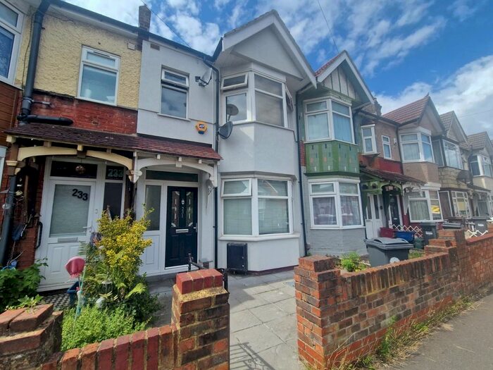 3 Bedroom Terraced House To Rent In Cromwell Road, Hounslow, TW3