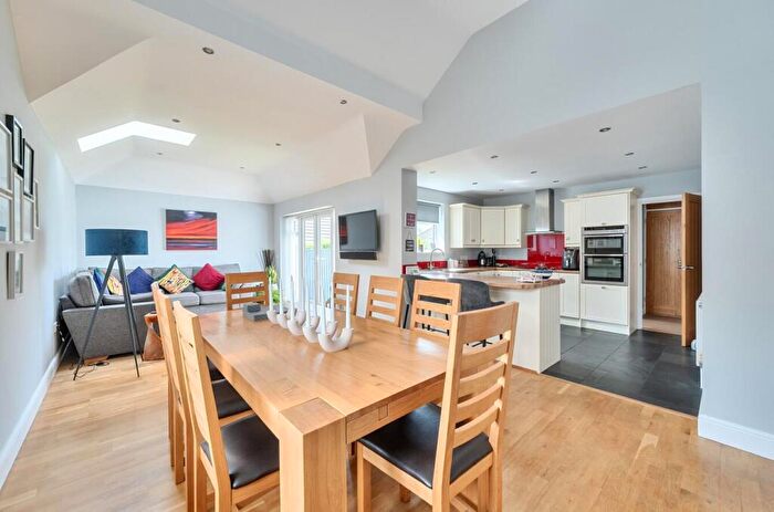 3 Bedroom Chalet For Sale In Ambrose Close, Bradford Abbas, Sherborne, DT9
