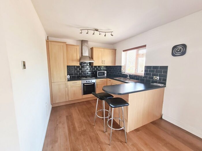 2 Bedroom Flat To Rent In Whalebone Grove, Romford, RM6