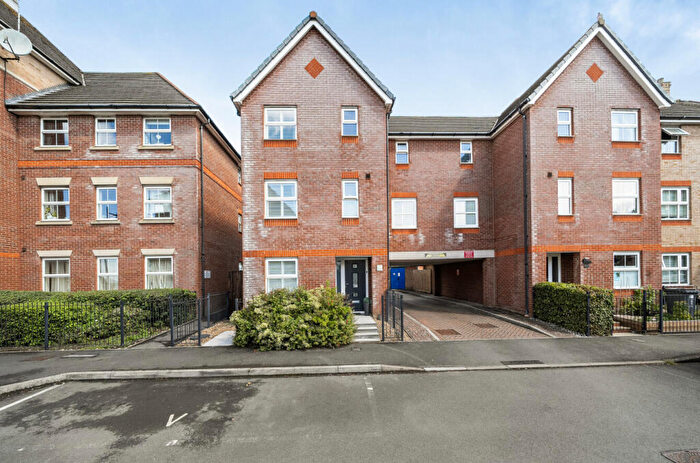 5 Bedroom End Of Terrace House For Sale In Redhouse, Swindon, SN25