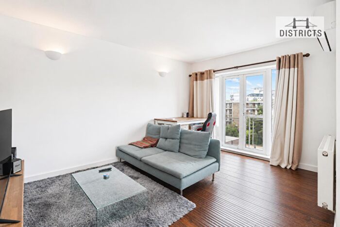 2 Bedroom Apartment To Rent In Jetty Court Old Bellgate Place, London, E14