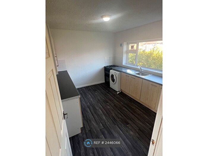 1 Bedroom Flat To Rent In Whitwell Close, Nottingham, NG8