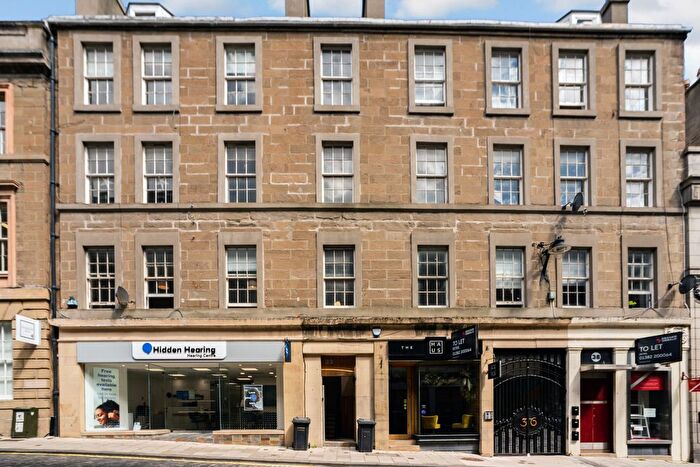 3 Bedroom Flat To Rent In Castle Street, Dundee, DD1