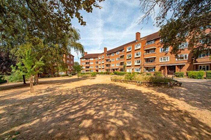 1 Bedroom Flat To Rent In The Willoughbys, East Sheen, SW14