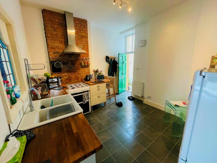 2 Bedroom Maisonette To Rent In Hill Road, Clevedon, BS21