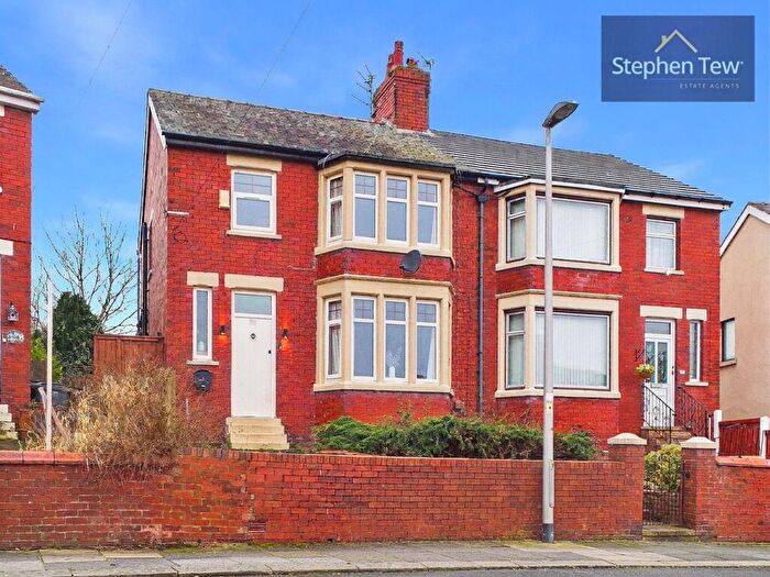 3 Bedroom Semi Detached House For Sale In Birchway Avenue, Blackpool, FY3