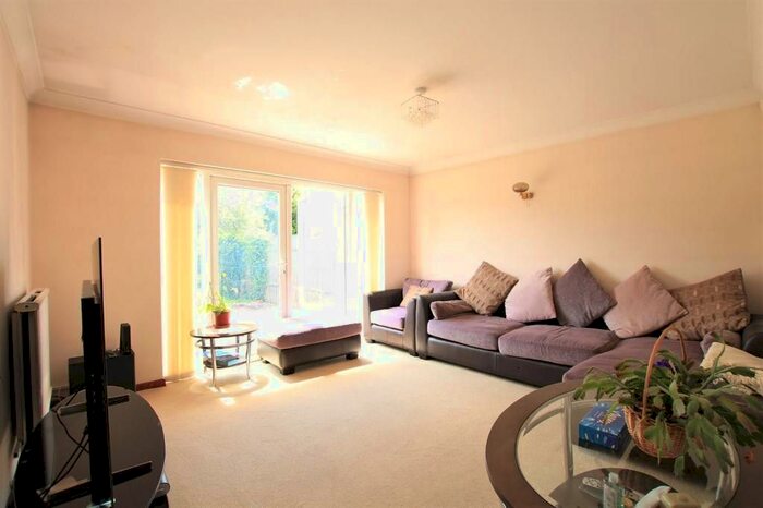 6 Bedroom Detached House To Rent In Fern Lane, Hounslow, Greater London, TW5