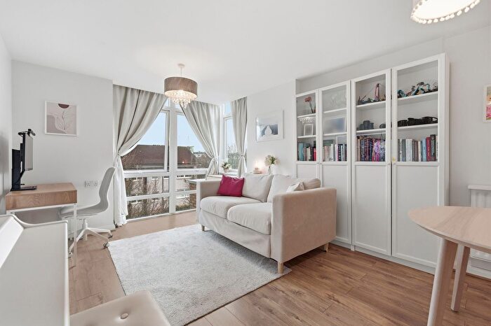 2 Bedroom Flat For Sale In Fairlead House, Canary Wharf, E14