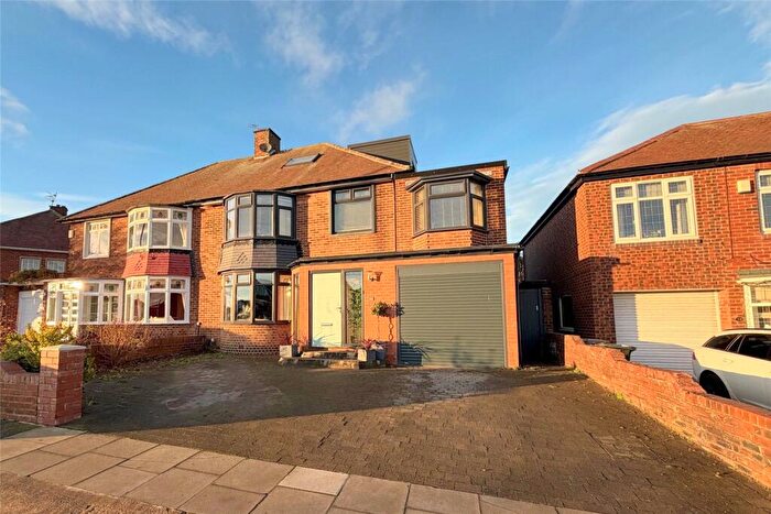 5 Bedroom Semi-Detached House For Sale In Beach Road, Tynemouth, NE30