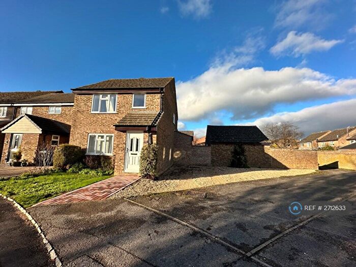 3 Bedroom End Of Terrace House To Rent In Oakfield Road, Carterton, OX18