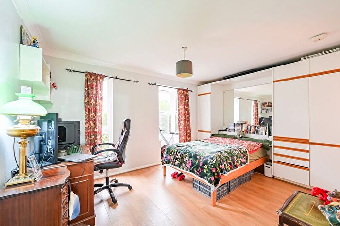 Studio For Sale In Coopers Close, Stepney, London, E1