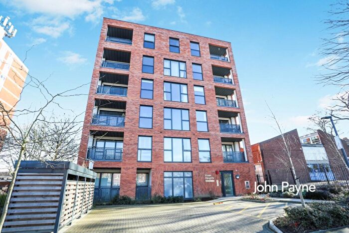 3 Bedroom Flat To Rent In Grove Park Road Eltham, SE9