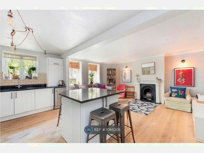 3 Bedroom Flat To Rent In New Park Road, London, SW2