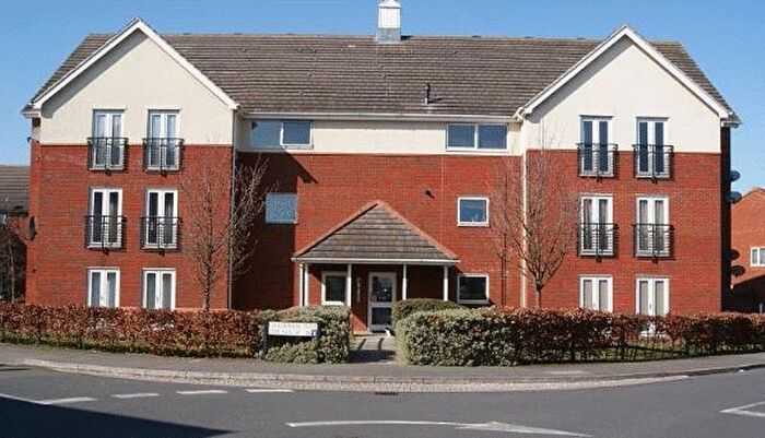 2 Bedroom Flat To Rent In Grasholm Way, Langley, Slough, SL3