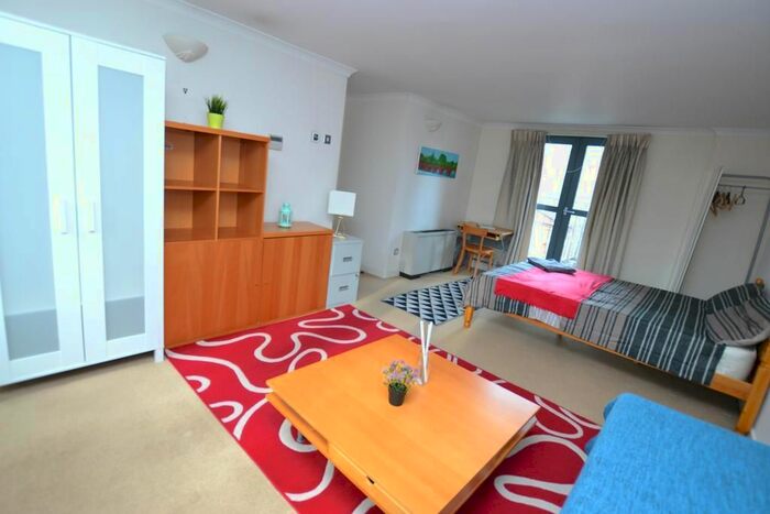 3 Bedroom Flat To Rent In Wormwood Street, Liverpool Street, London, EC2M