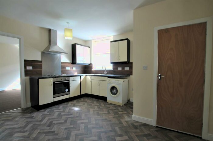 2 Bedroom Flat To Rent In Street Lane, Gildersome, Leeds, LS27