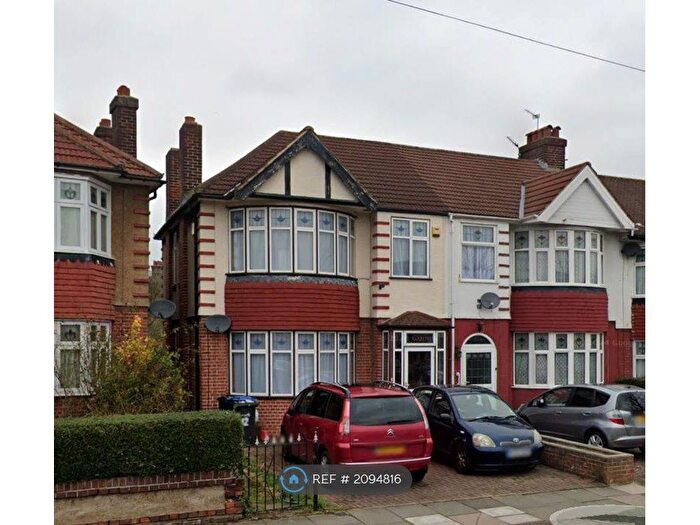3 Bedroom End Of Terrace House To Rent In Laburnum Grove, London, N21