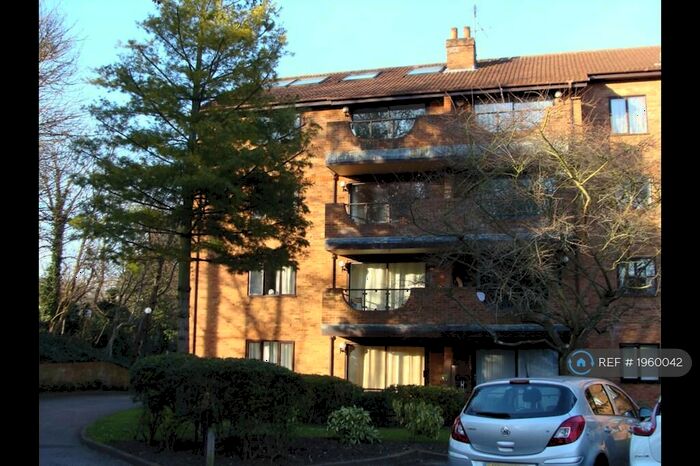 3 Bedroom Flat To Rent In Campion Close, Croydon, CR0